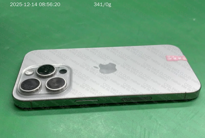 iPhone 15 Pro OLED 4