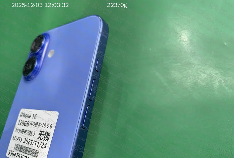 iPhone 16 Blue, Unlocked 3