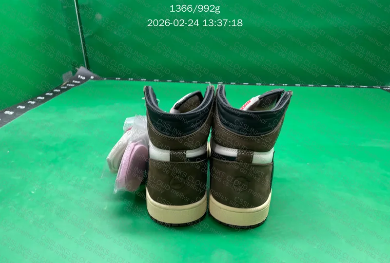 J1 HIGH TRAVIS SCOTT 2