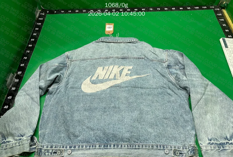 Jaqueta Nike colab com a Levi's