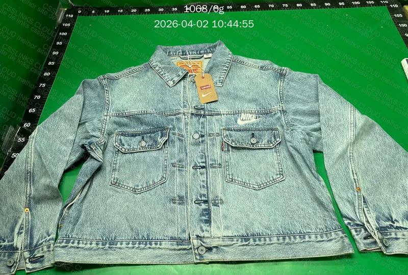 Jaqueta Nike colab com a Levi's 5