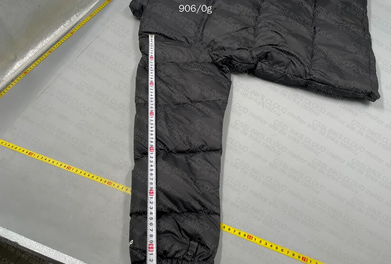 The North Face Jacket 700 220y (with measurements) 2