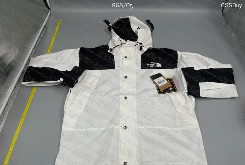 TNF Jacket 1990 Gore-tex - B Grade - *HELP*