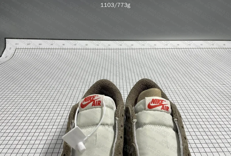 Air Jordan 1 Low OG 9