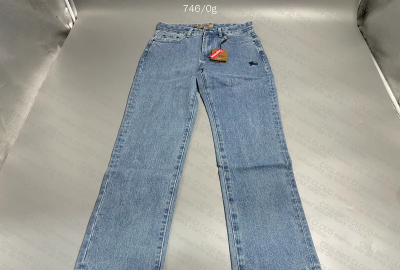 JEANS BURBERRY X SUPREME 4