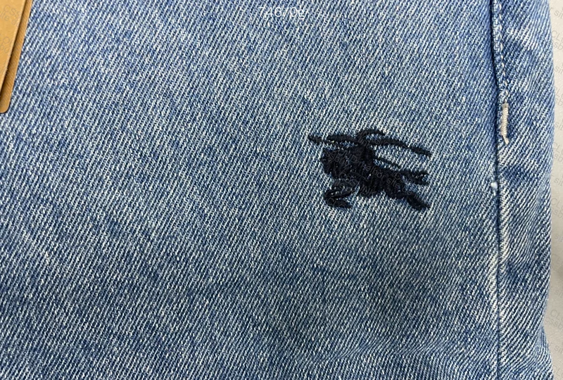 JEANS BURBERRY X SUPREME 6