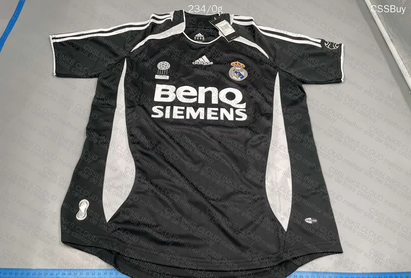 Real Madrid Retro Jersey - 2006 / 2007 2