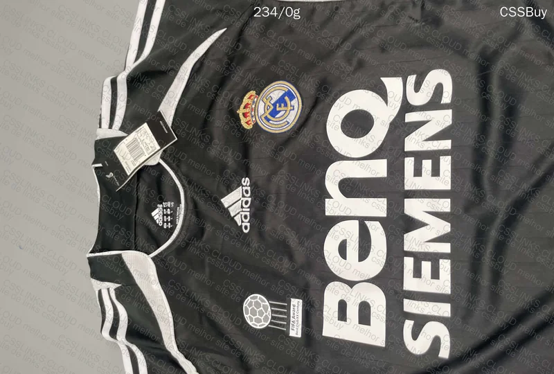 Real Madrid Retro Jersey - 2006 / 2007 3