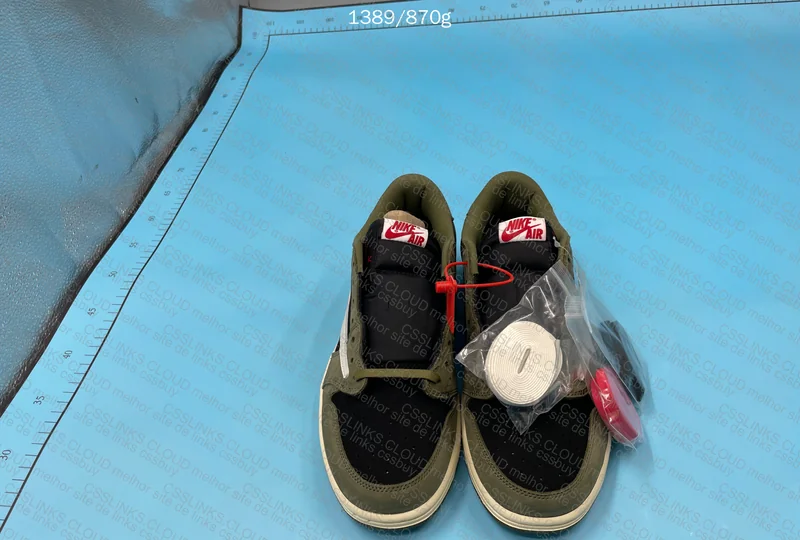 Jordan 1 Black Olive (Fantasy) 2