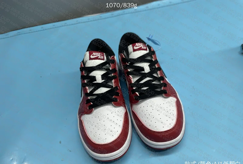 Jordan 1 C hicago Low 2