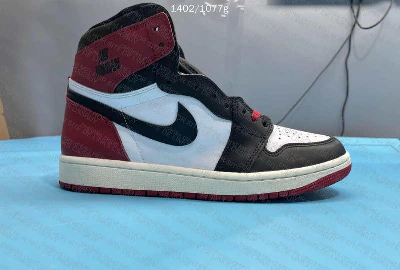 Jordan 1 High Black Toe 3