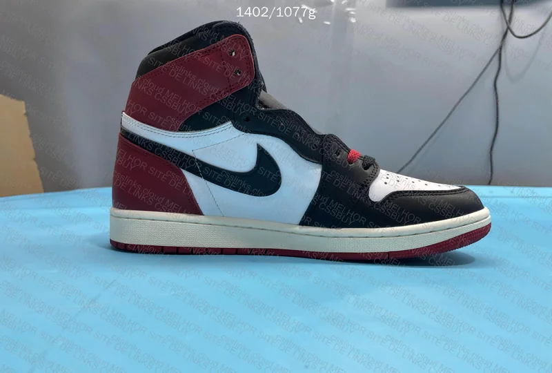 Jordan 1 High Black Toe 4