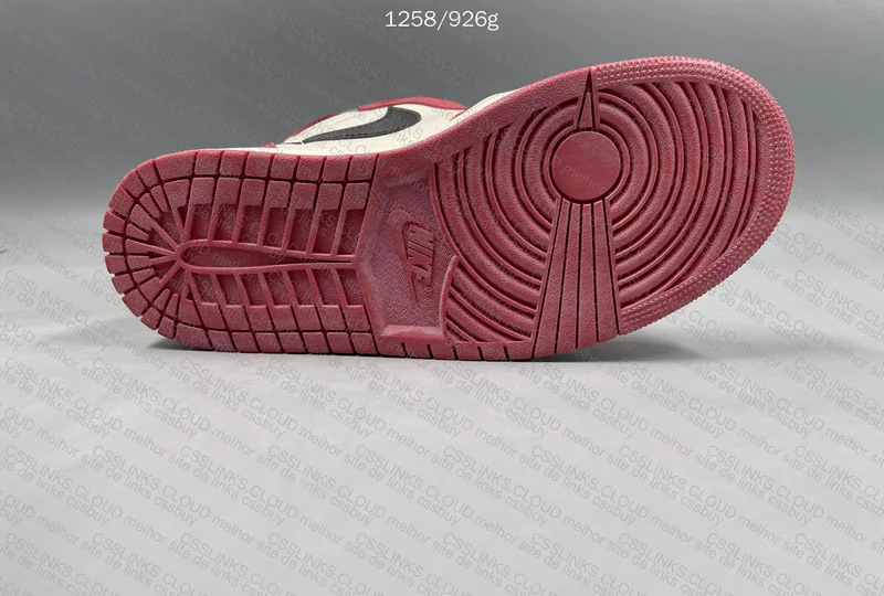 Jordan 1 high Chicago Lost and Found 6