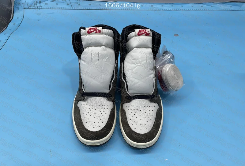 Jordan 1 High Mocha Travis Scott LJR 2