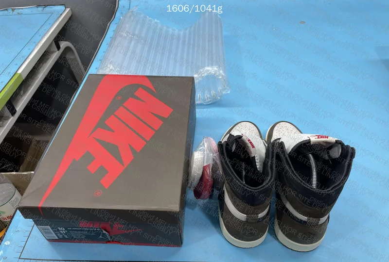 Jordan 1 High Mocha Travis Scott LJR 9