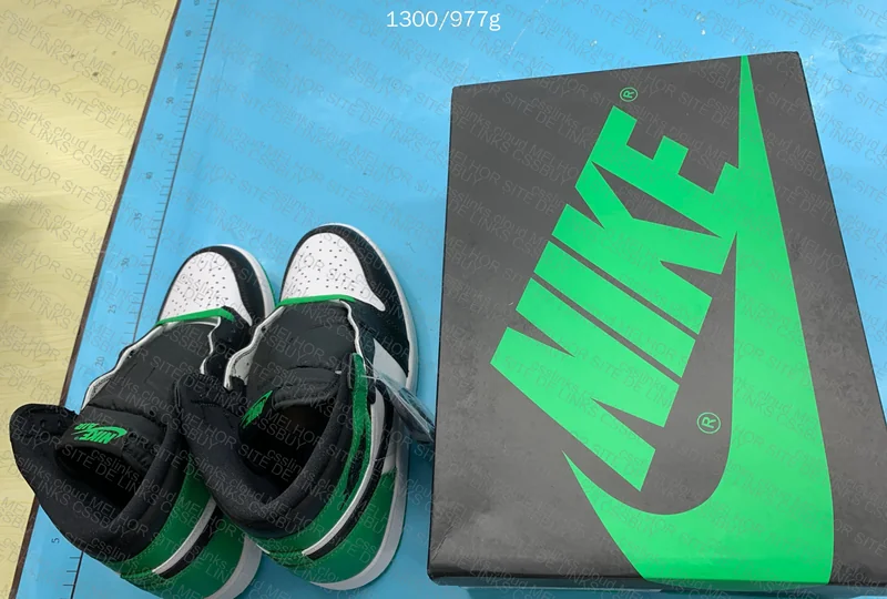 Jordan 1 High OG Lucky Green (Blind Box)