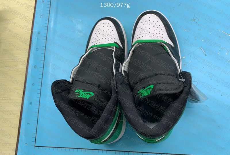 Jordan 1 High OG Lucky Green (Blind Box) 2