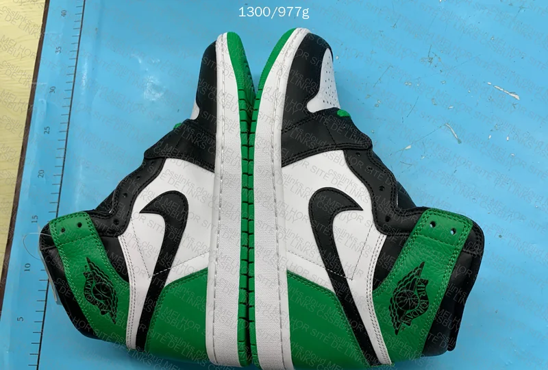 Jordan 1 High OG Lucky Green (Blind Box) 3