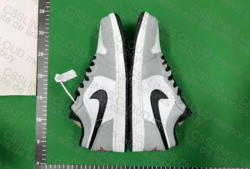 Jordan 1 Light smoke Grey - JMDY