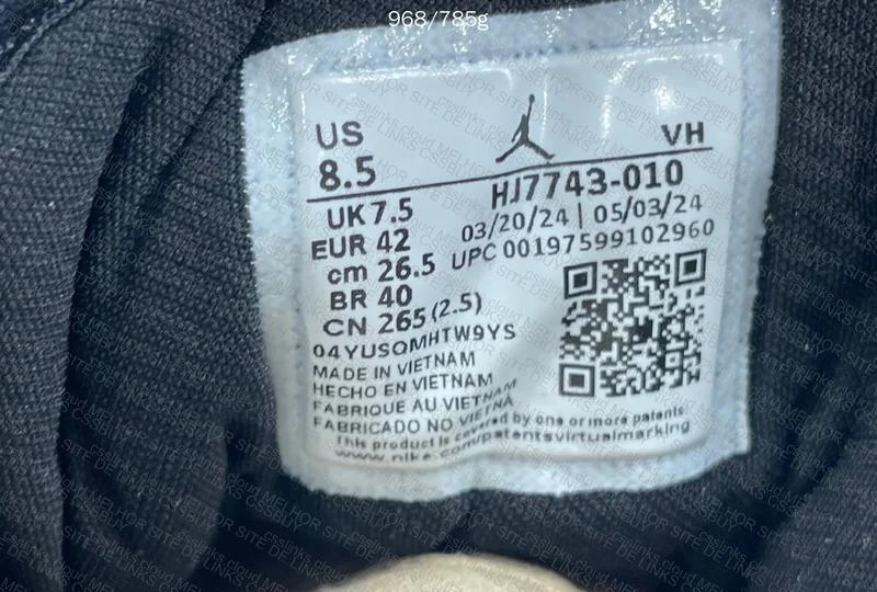 Jordan 1 Low Black Croc 7