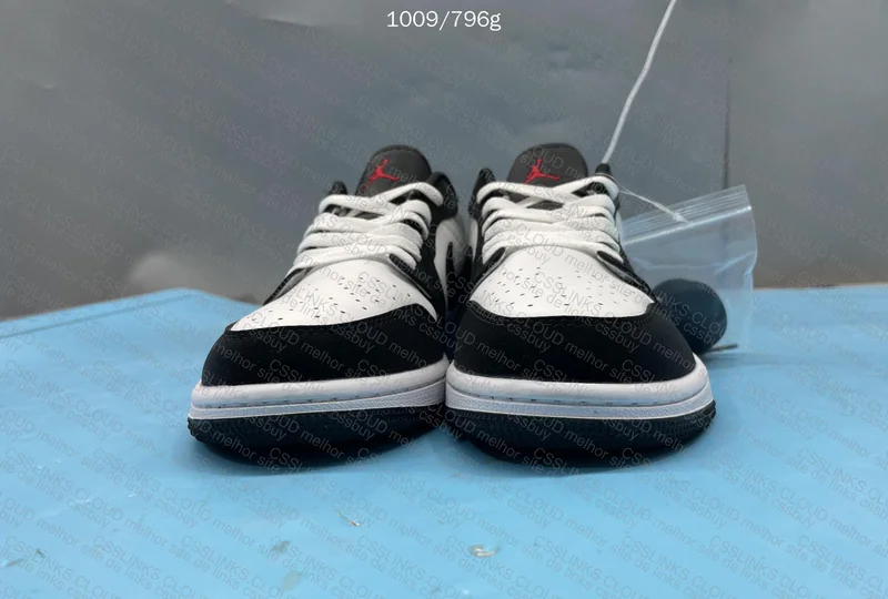 Jordan 1 Low BLACK MATTE SILVER