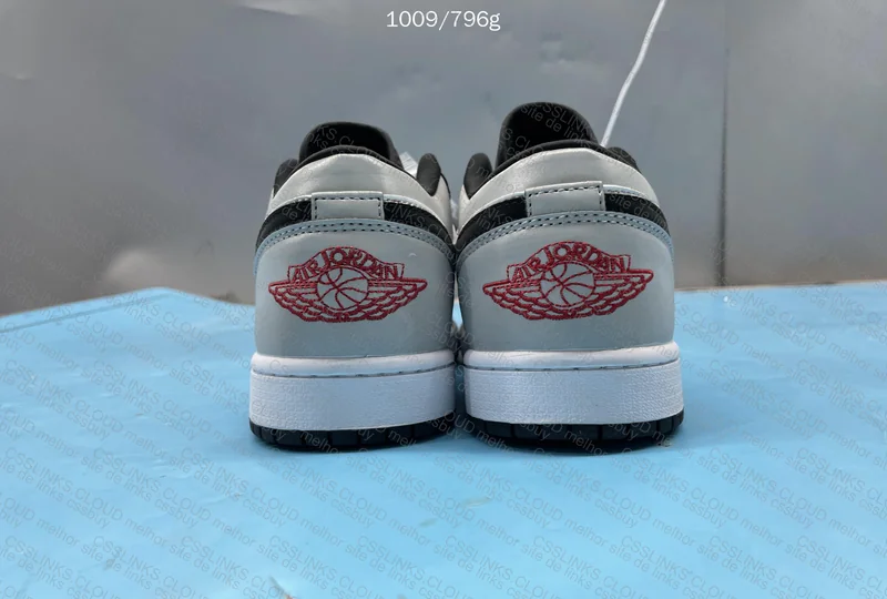 Jordan 1 Low BLACK MATTE SILVER 3
