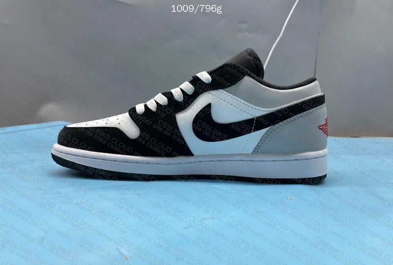 Jordan 1 Low BLACK MATTE SILVER 4