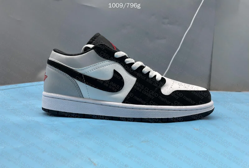 Jordan 1 Low BLACK MATTE SILVER 5