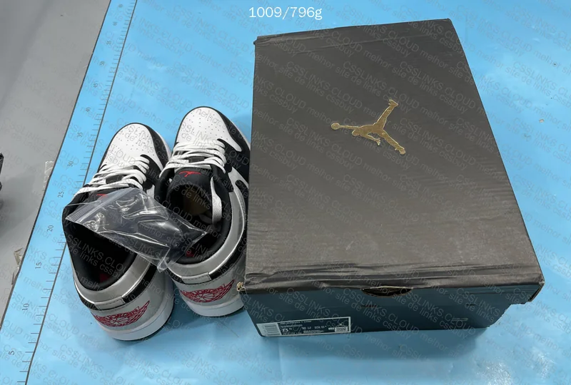 Jordan 1 Low BLACK MATTE SILVER 6