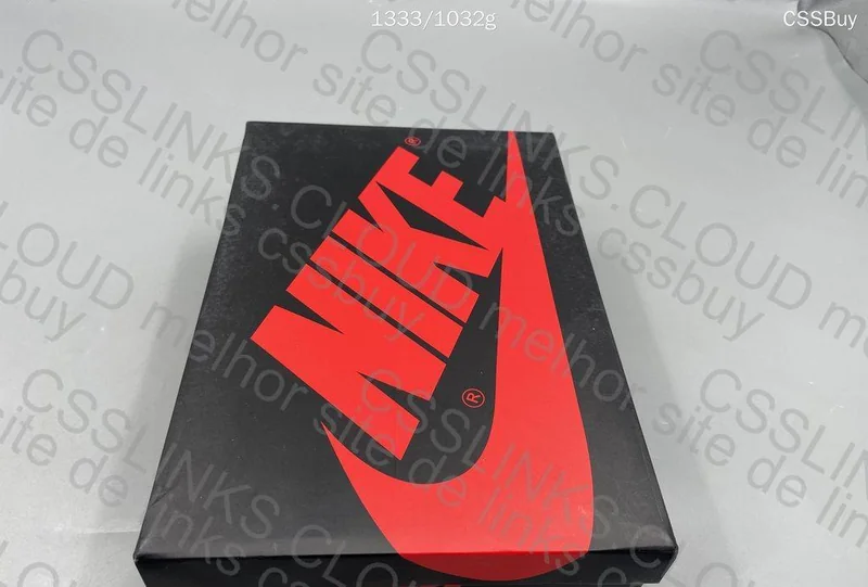 Jordan 1 Low Black Toe 8