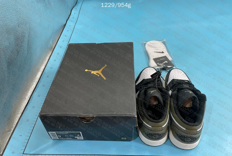 Jordan 1 Low Black Toe Medium Olive 4
