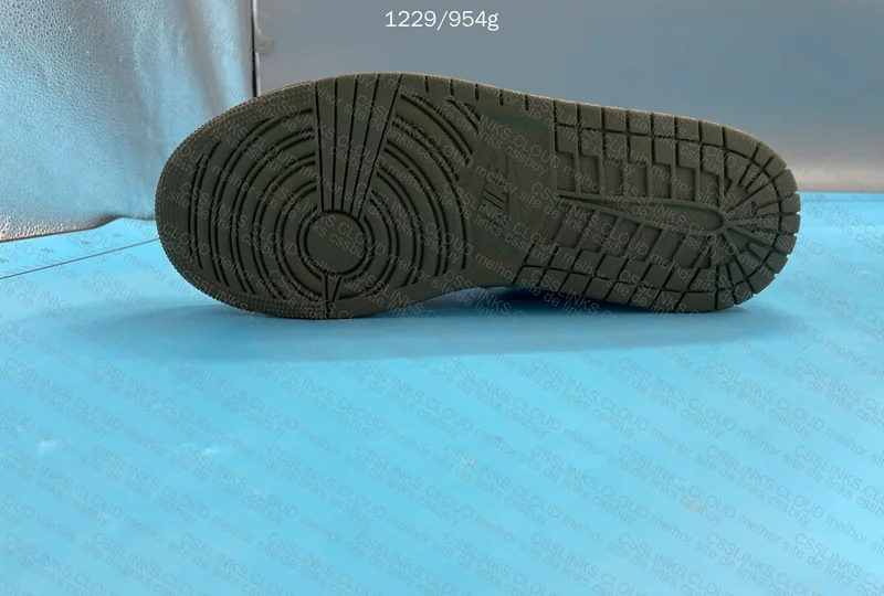 Jordan 1 Low Black Toe Medium Olive 8