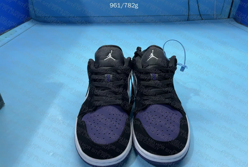 Jordan 1 Low Court Purple 4