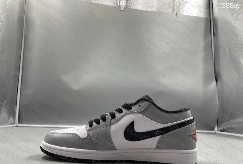 Jordan 1 Low "Light Smoke Grey" 4