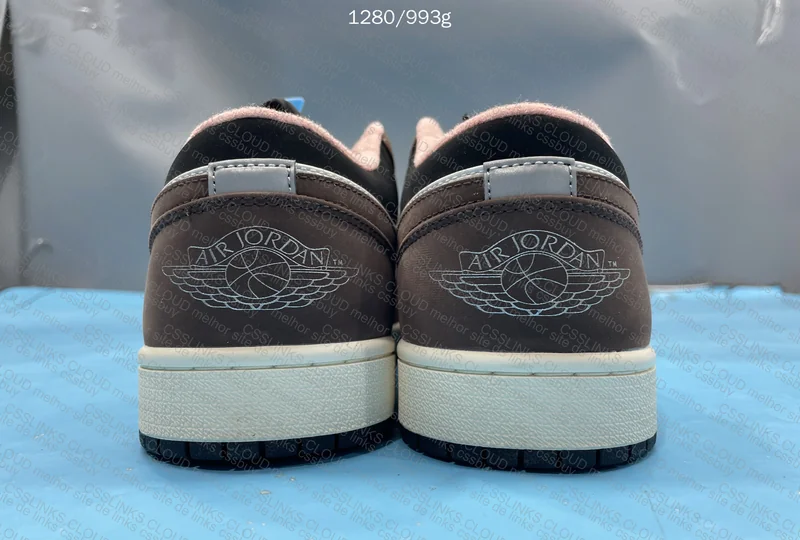 Jordan 1 low Mocha 9
