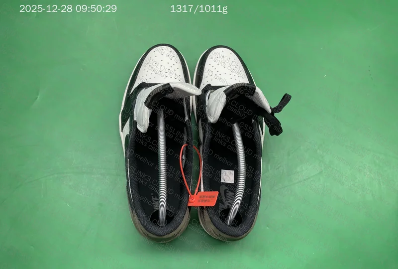 Jordan 1 Low Mocha 2