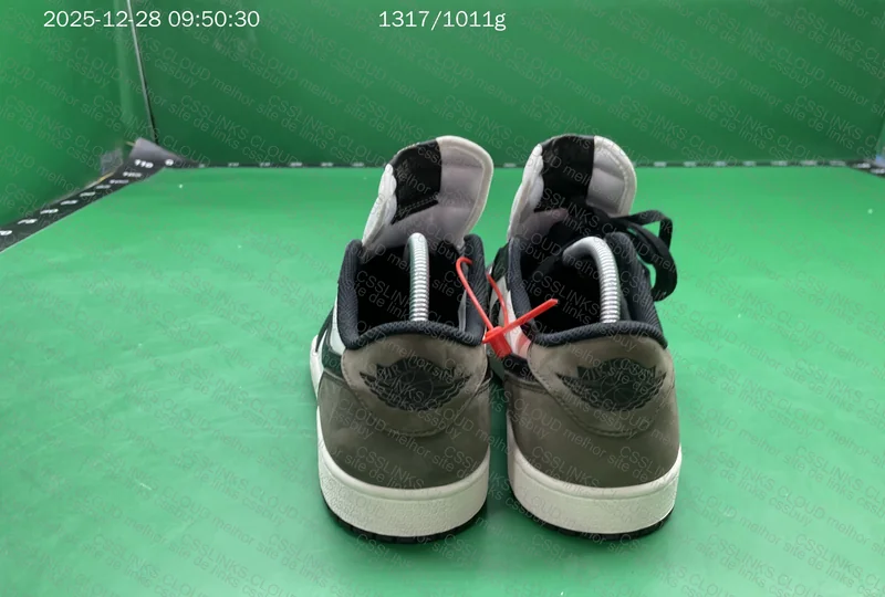 Jordan 1 Low Mocha 4