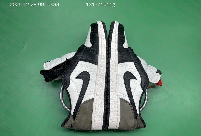 Jordan 1 Low Mocha 6