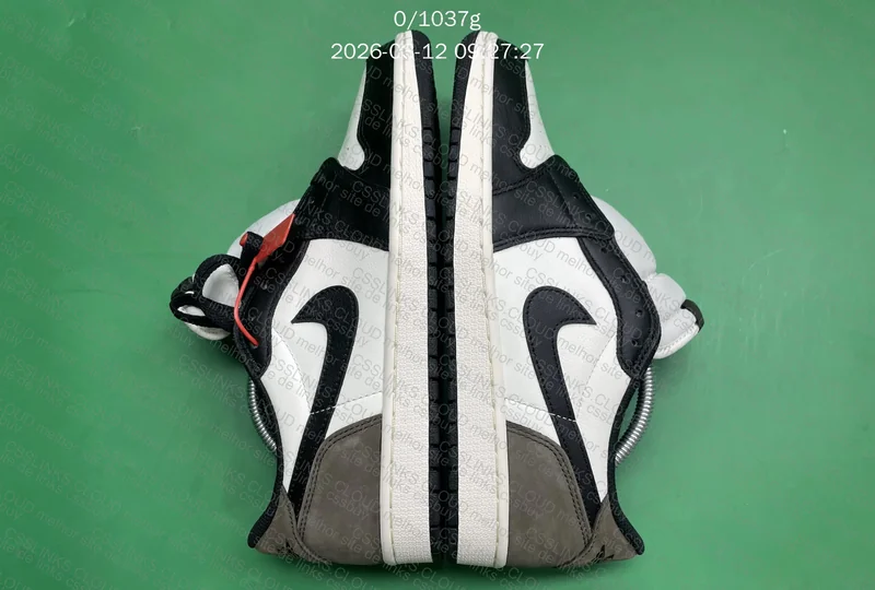 Jordan 1 Low Mocha 3