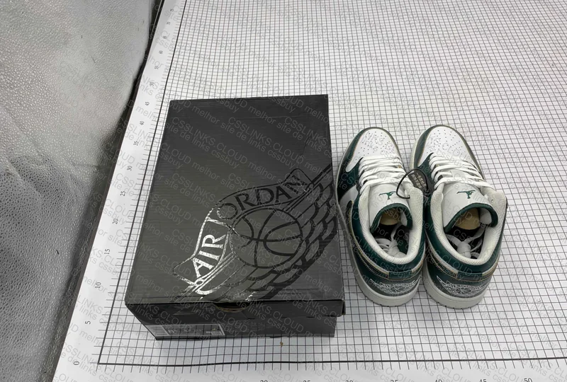 Jordan 1 Low Oxidized Green