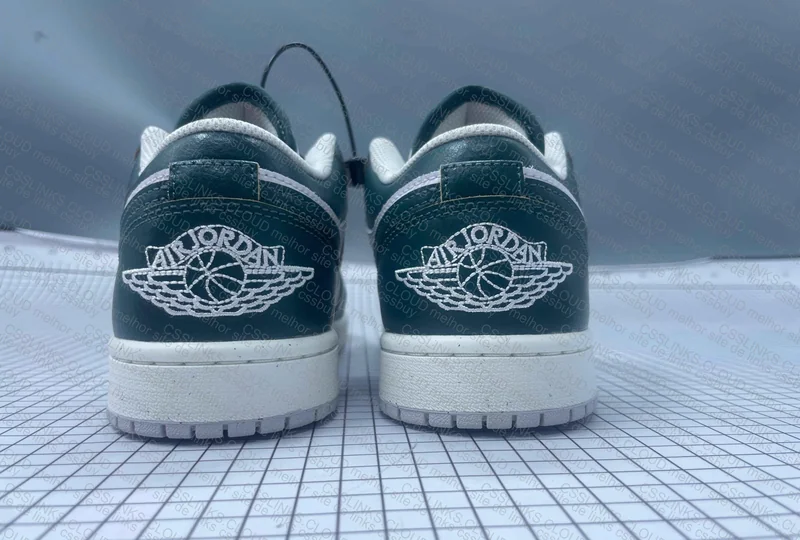 Jordan 1 Low Oxidized Green 4