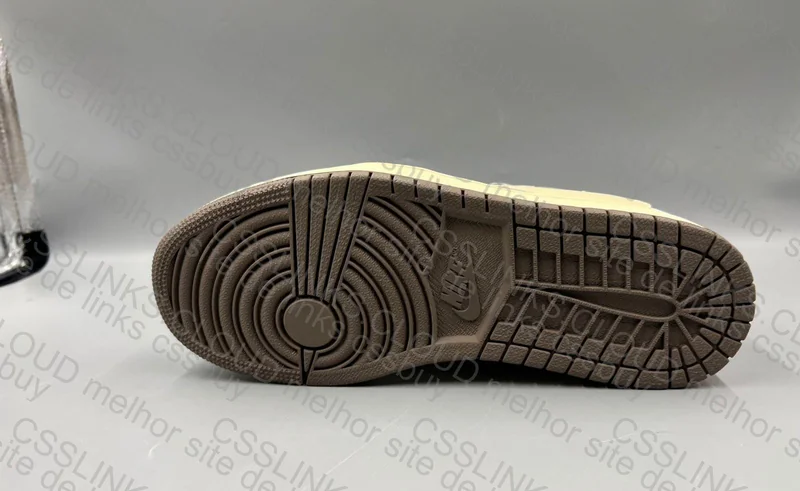 Jordan 1 Low Reverse Mocha 5