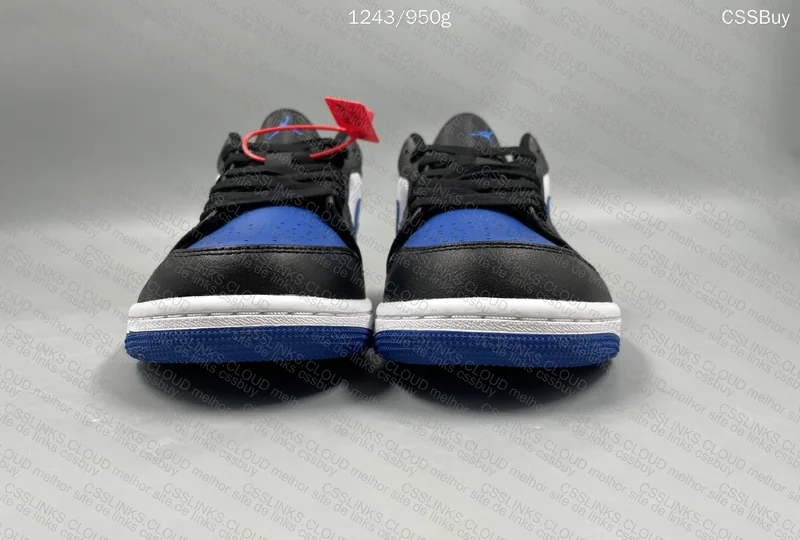 Jordan 1 Low Royal OVO Sneaker 3
