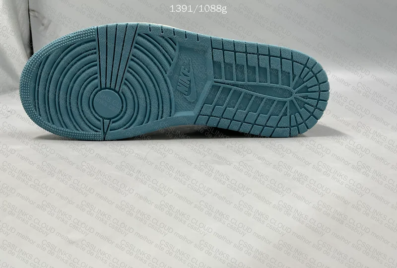 Jordan 1 Low SE Black Dark Obsidian Snakeskin