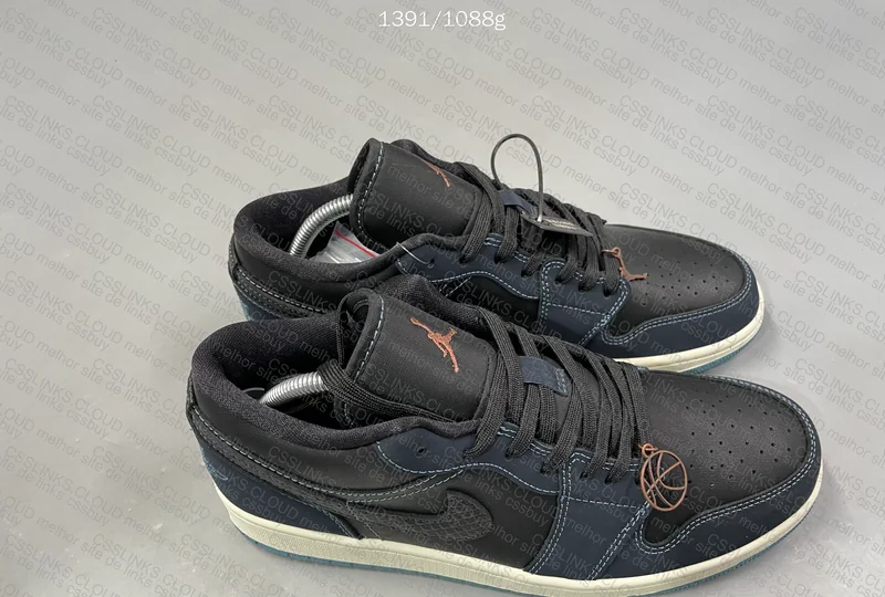 Jordan 1 Low SE Black Dark Obsidian Snakeskin 10