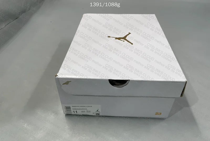 Jordan 1 Low SE Black Dark Obsidian Snakeskin 2