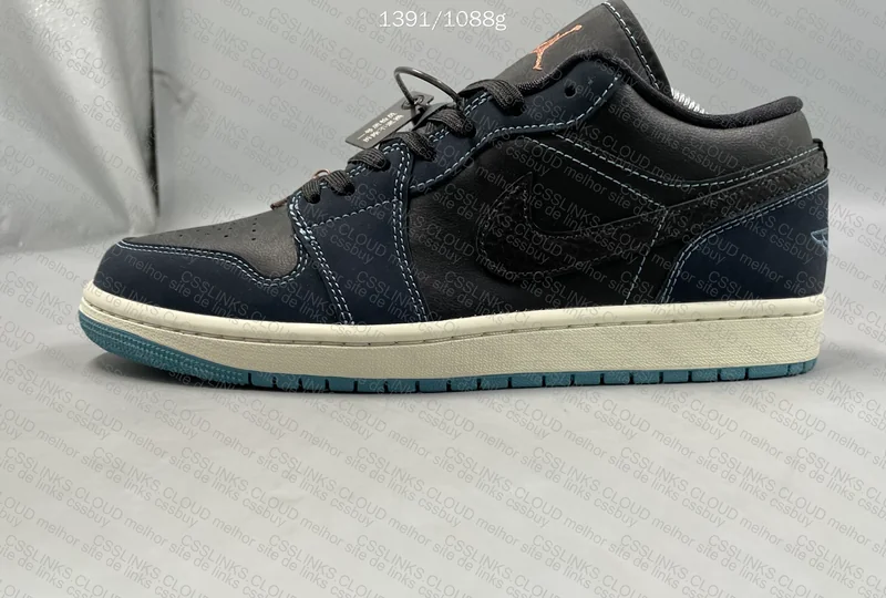 Jordan 1 Low SE Black Dark Obsidian Snakeskin 3