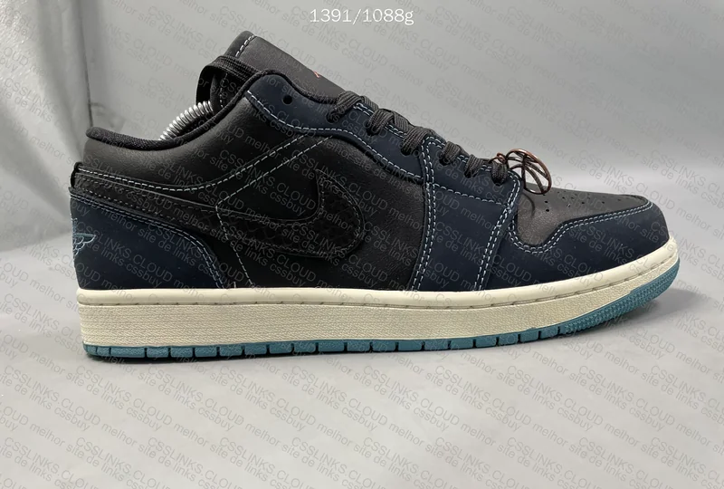 Jordan 1 Low SE Black Dark Obsidian Snakeskin 4