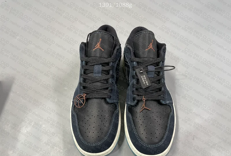 Jordan 1 Low SE Black Dark Obsidian Snakeskin 5