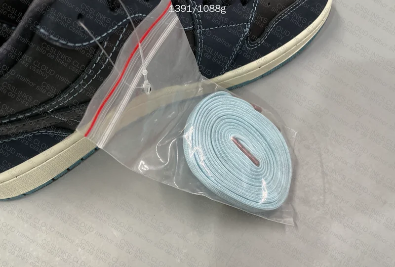 Jordan 1 Low SE Black Dark Obsidian Snakeskin 8